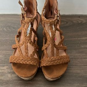 Steven Madden wedge size 1